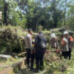 Sigap Tanggap, Kompi 4 Batalyon C Pelopor Laksanakan SAR Pohon Tumbang di Wisata Religi Makam Sunan Gunung Jati
