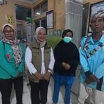 Relawan KDM Mania Bersama ibu lurah Karawang Wetan Evakuasi warga yg melahirkan Sendiri